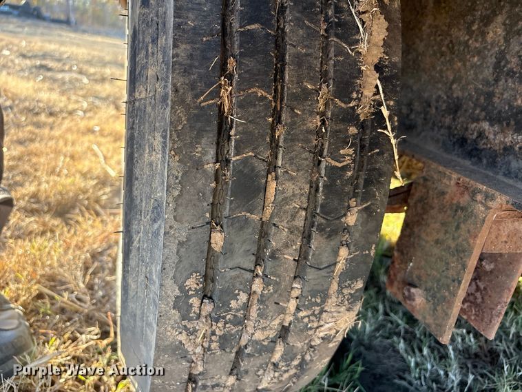 image for item FI0040 1993 Country Road Custom Trailers tilt deck equipment trailer