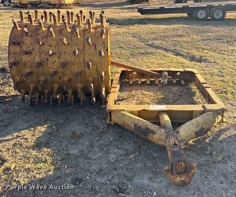 image for item FI0041 Sheepsfoot roller compactor