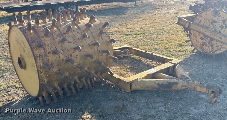 image for item FI0041 Sheepsfoot roller compactor