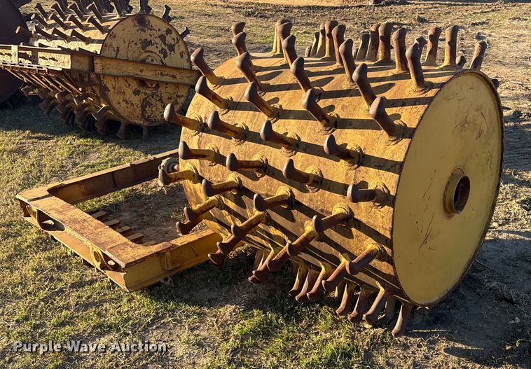 image for item FI0041 Sheepsfoot roller compactor