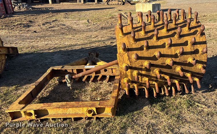 image for item FI0041 Sheepsfoot roller compactor