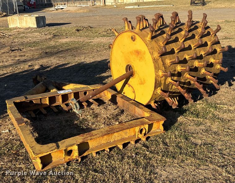 image for item FI0041 Sheepsfoot roller compactor