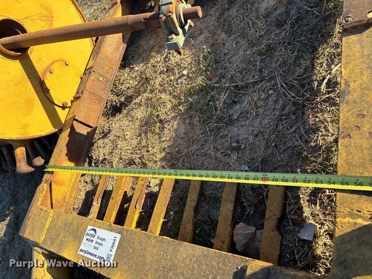 image for item FI0041 Sheepsfoot roller compactor