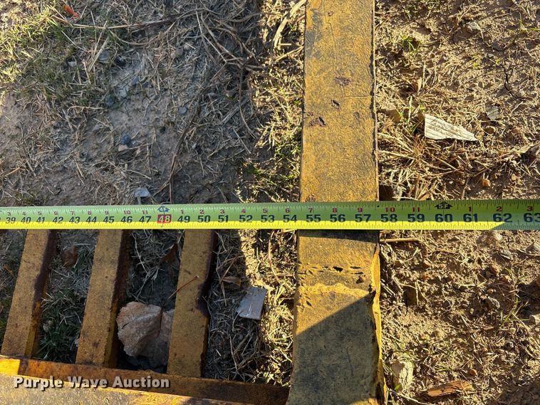 image for item FI0041 Sheepsfoot roller compactor