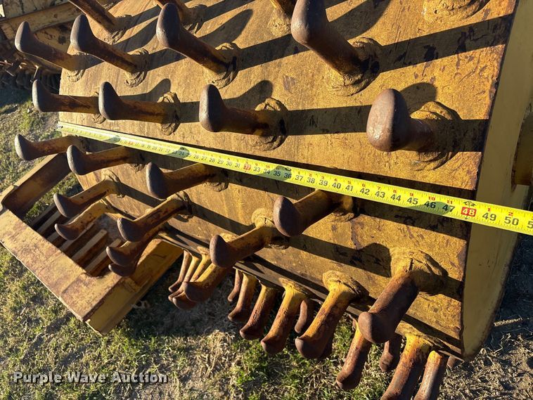 image for item FI0041 Sheepsfoot roller compactor