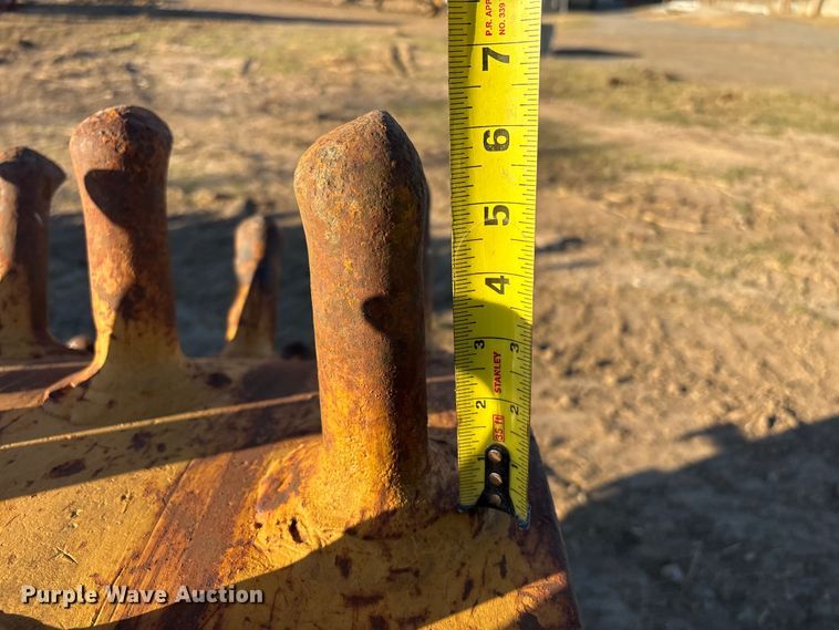 image for item FI0041 Sheepsfoot roller compactor