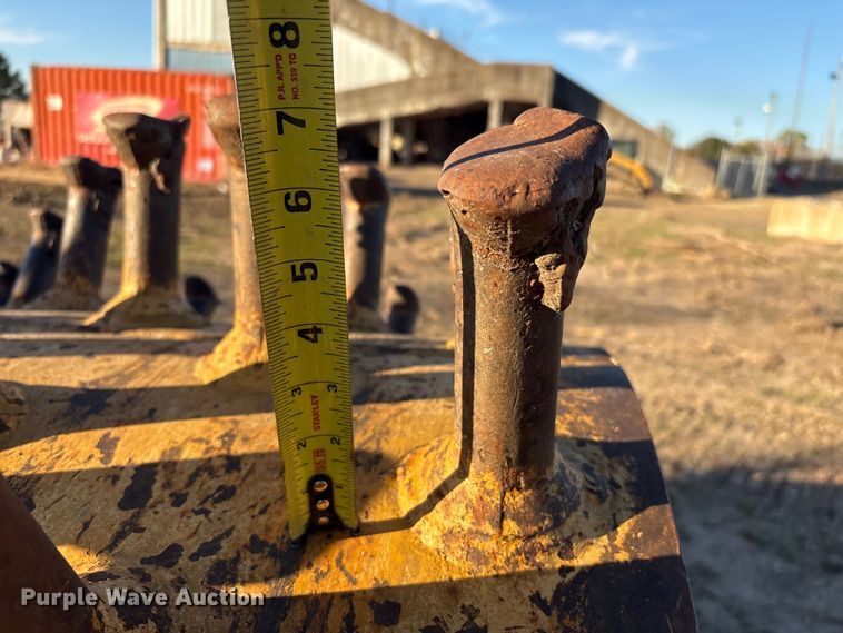 image for item FI0042 Single drum roller compactor