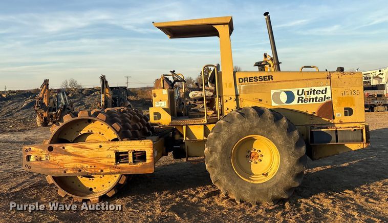 image for item FI0054 1993 Dresser PD784 single drum roller