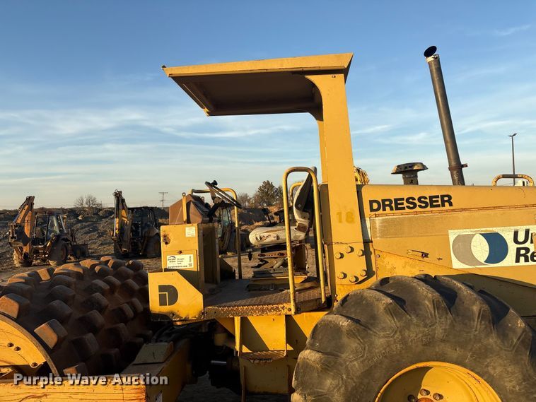 image for item FI0054 1993 Dresser PD784 single drum roller