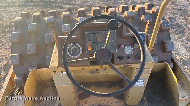 image for item FI0054 1993 Dresser PD784 single drum roller