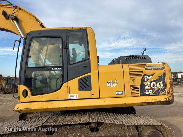 image for item FI0056 2007 Komatsu PC200LC-8 excavator