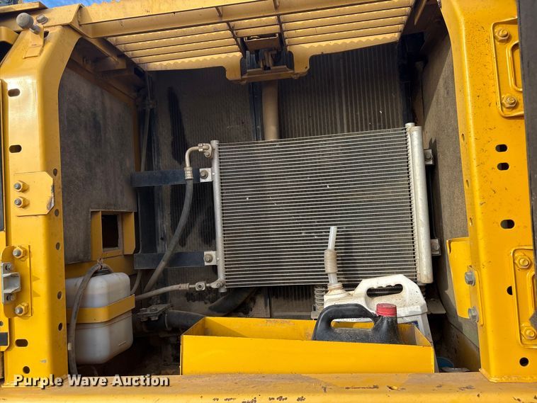 image for item FI0056 2007 Komatsu PC200LC-8 excavator