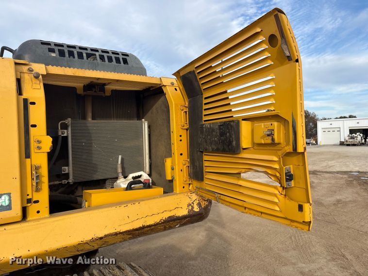 image for item FI0056 2007 Komatsu PC200LC-8 excavator