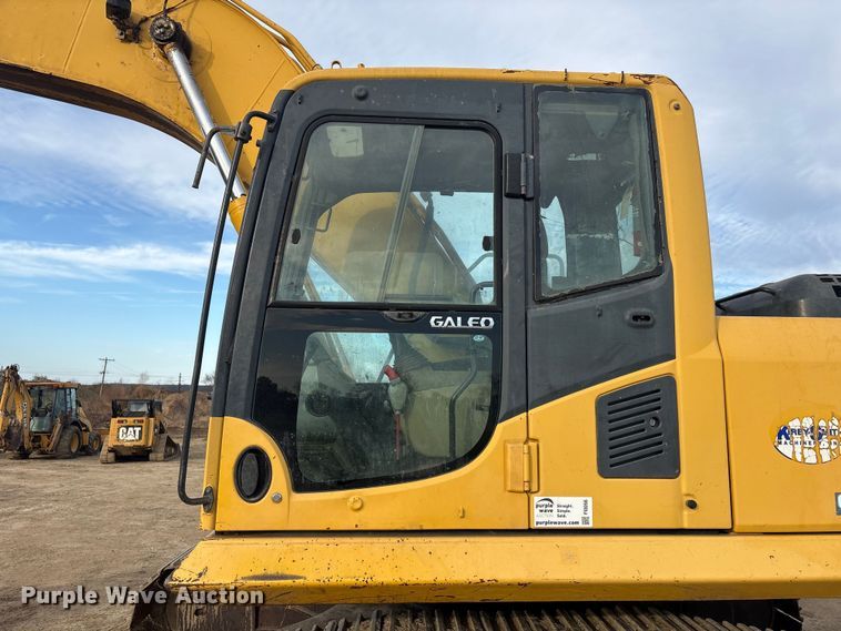 image for item FI0056 2007 Komatsu PC200LC-8 excavator