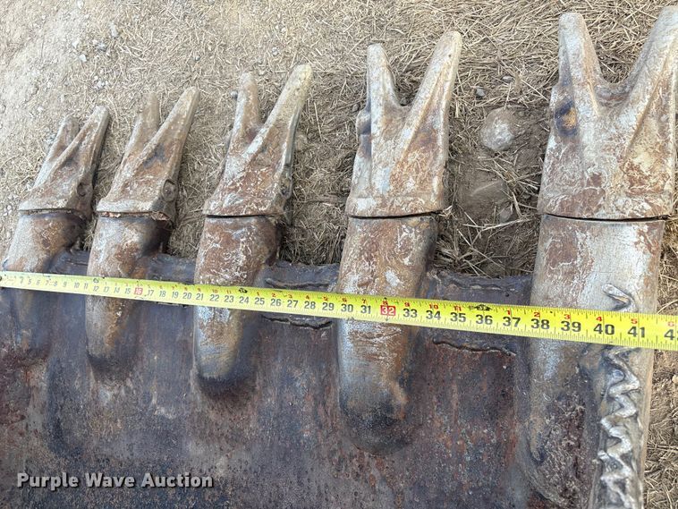 image for item FI0056 2007 Komatsu PC200LC-8 excavator