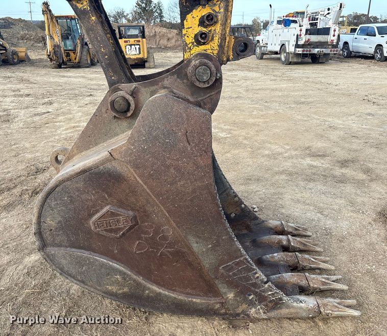 image for item FI0056 2007 Komatsu PC200LC-8 excavator