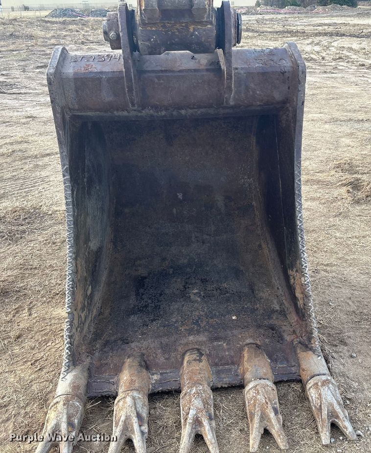 image for item FI0056 2007 Komatsu PC200LC-8 excavator