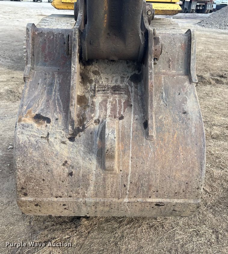 image for item FI0056 2007 Komatsu PC200LC-8 excavator