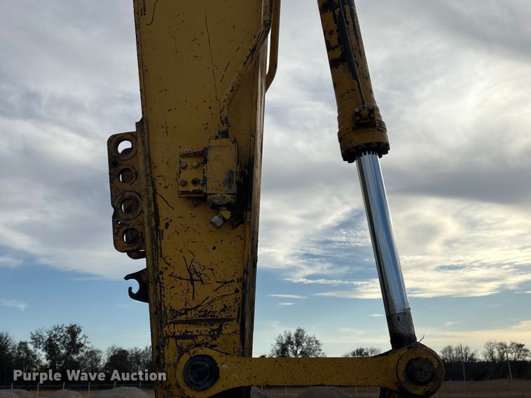 image for item FI0056 2007 Komatsu PC200LC-8 excavator