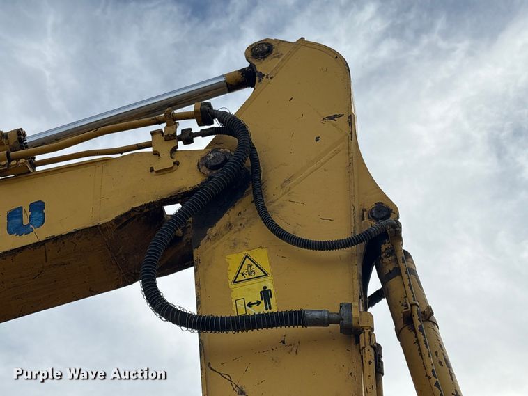 image for item FI0056 2007 Komatsu PC200LC-8 excavator