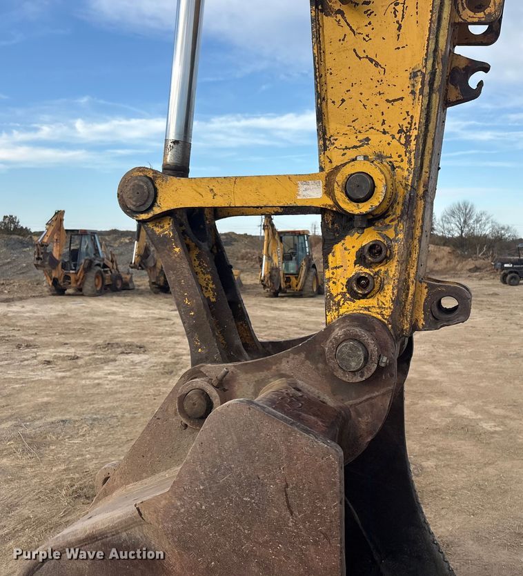 image for item FI0056 2007 Komatsu PC200LC-8 excavator
