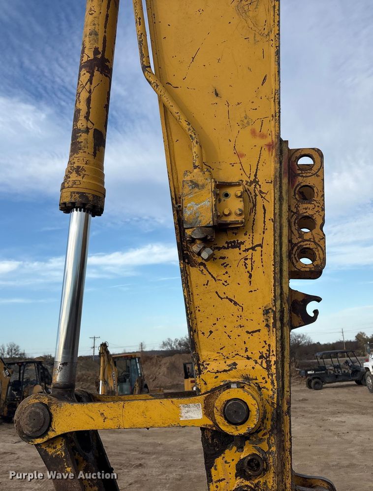 image for item FI0056 2007 Komatsu PC200LC-8 excavator