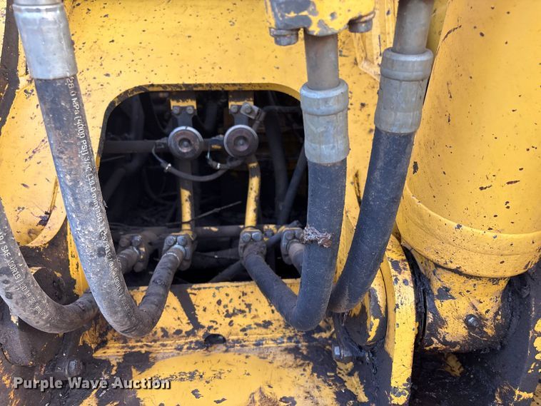 image for item FI0056 2007 Komatsu PC200LC-8 excavator