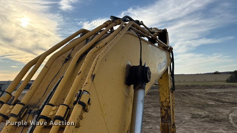 image for item FI0056 2007 Komatsu PC200LC-8 excavator