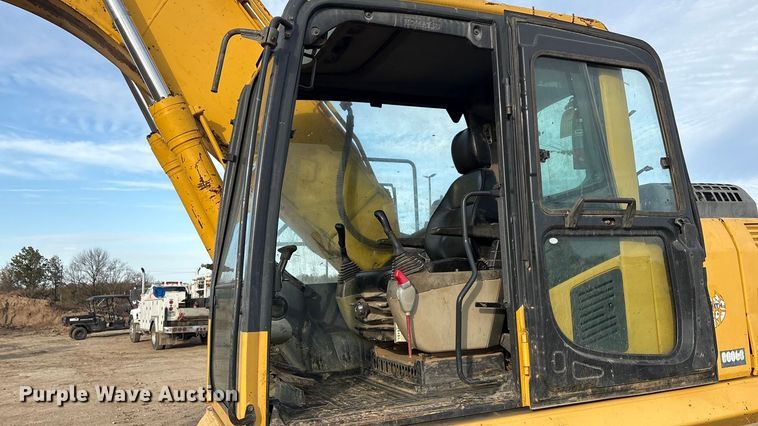 image for item FI0056 2007 Komatsu PC200LC-8 excavator