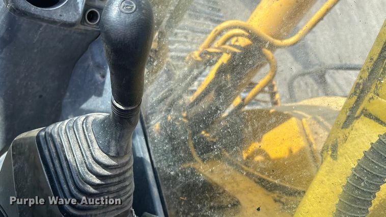 image for item FI0056 2007 Komatsu PC200LC-8 excavator