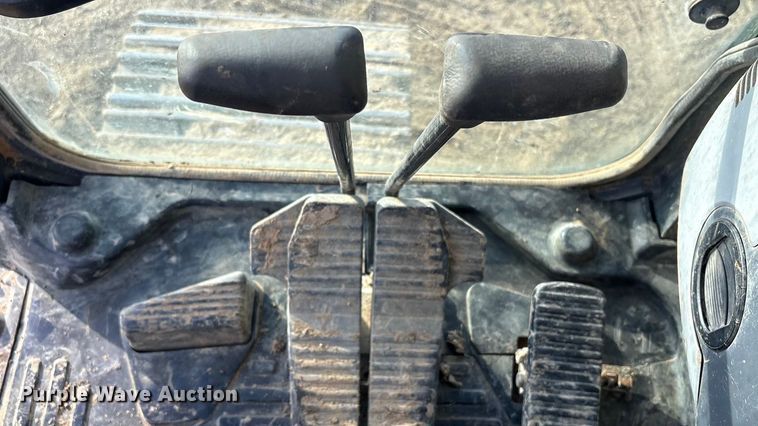 image for item FI0056 2007 Komatsu PC200LC-8 excavator