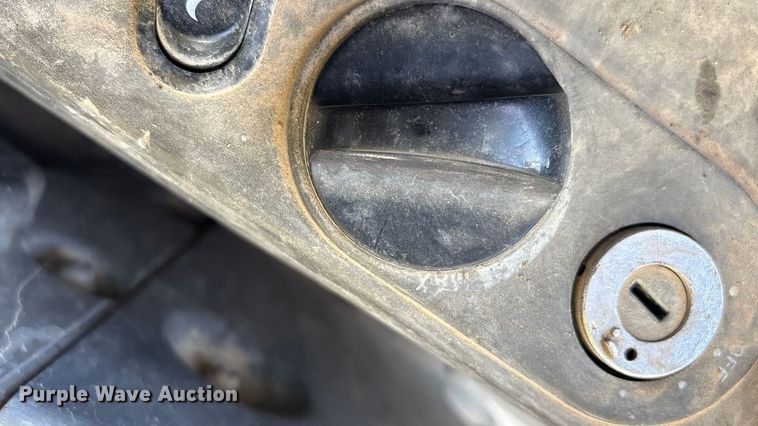 image for item FI0056 2007 Komatsu PC200LC-8 excavator