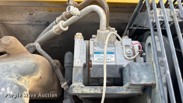 image for item FI0056 2007 Komatsu PC200LC-8 excavator