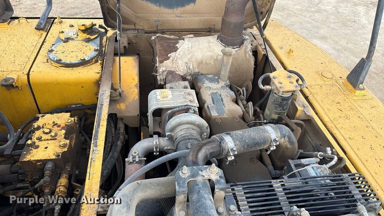 image for item FI0056 2007 Komatsu PC200LC-8 excavator
