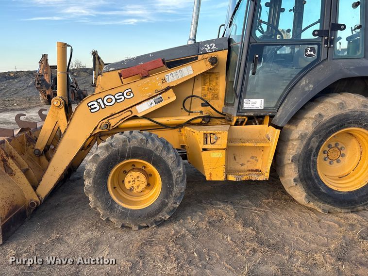 image for item FI0058 2006 John Deere 310SG backhoe