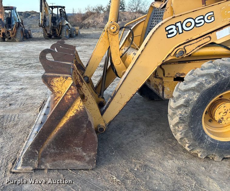 image for item FI0058 2006 John Deere 310SG backhoe