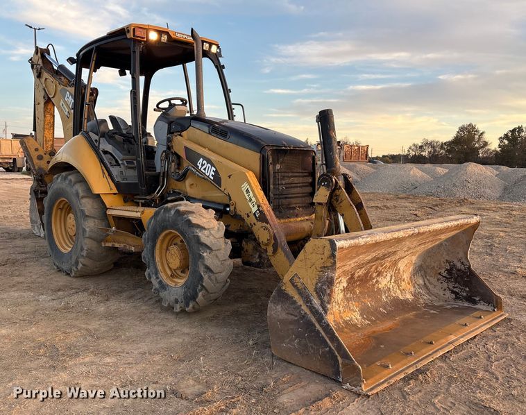 RETROEXCAVADORA 2011 CATERPILLAR 420E