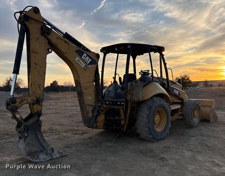 RETROEXCAVADORA 2011 CATERPILLAR 420E