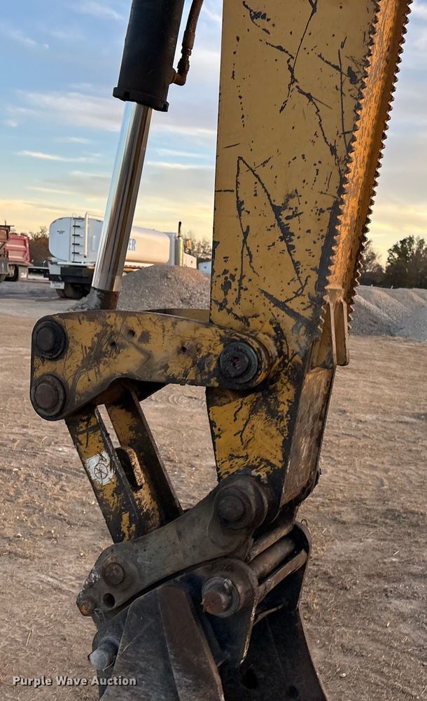 image for item FI0059 2011 Caterpillar 420E backhoe