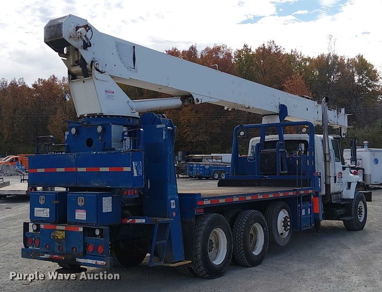 image for item FK0552 2004 International 7500 crane truck