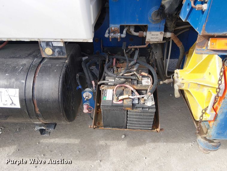 image for item FK0552 2004 International 7500 crane truck