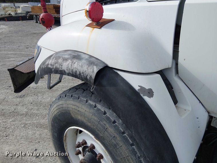 image for item FK0552 2004 International 7500 crane truck