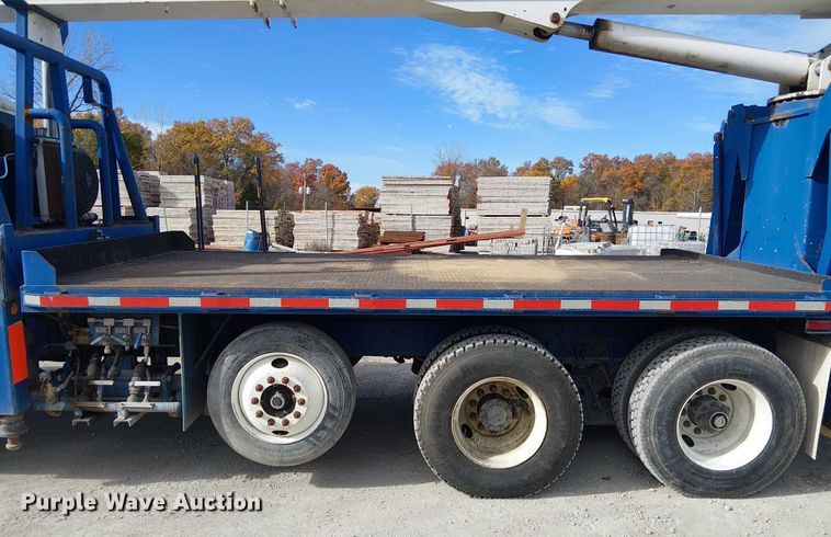 image for item FK0552 2004 International 7500 crane truck