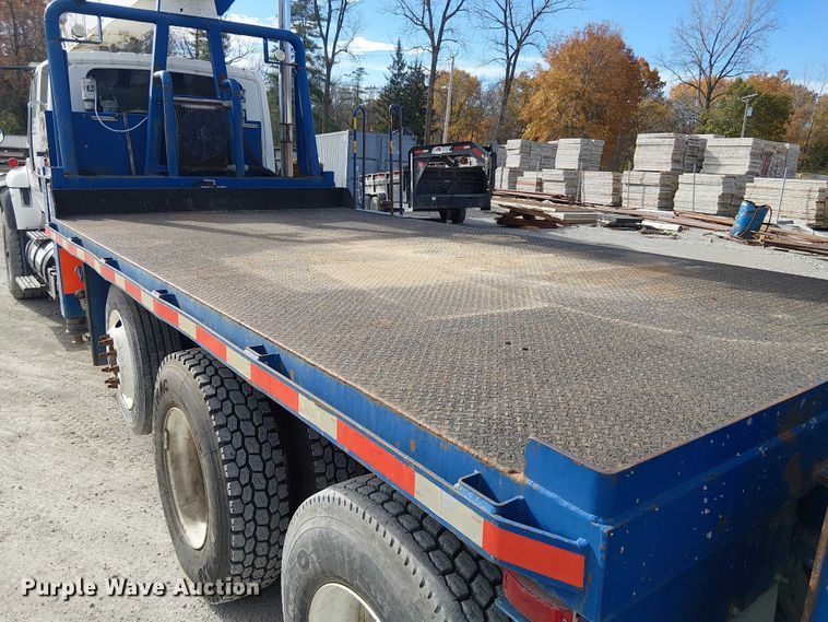 image for item FK0552 2004 International 7500 crane truck