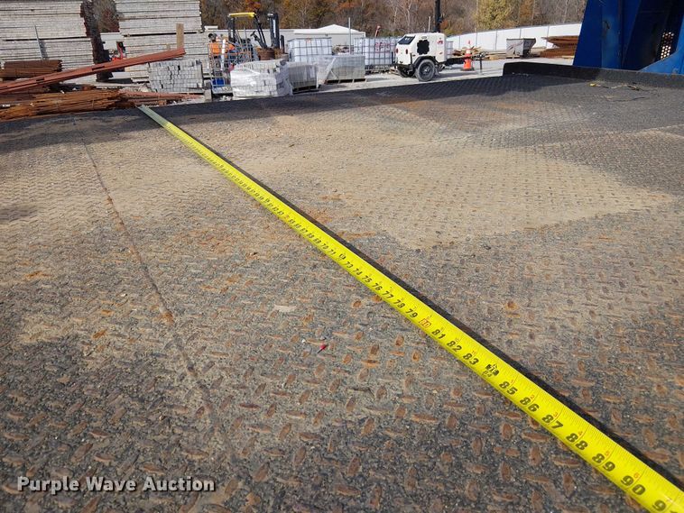 image for item FK0552 2004 International 7500 crane truck