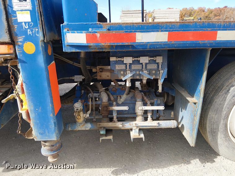 image for item FK0552 2004 International 7500 crane truck