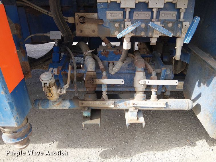 image for item FK0552 2004 International 7500 crane truck