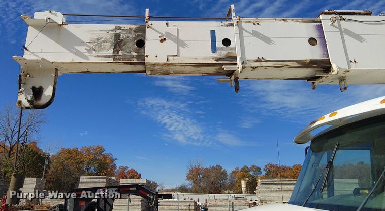 image for item FK0552 2004 International 7500 crane truck