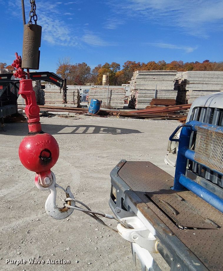 image for item FK0552 2004 International 7500 crane truck