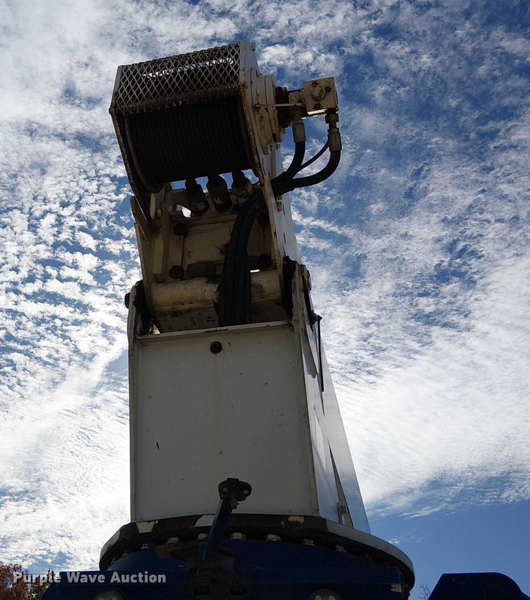 image for item FK0552 2004 International 7500 crane truck